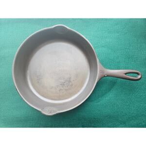 Wagner Ware Sydney O #8 1058 J